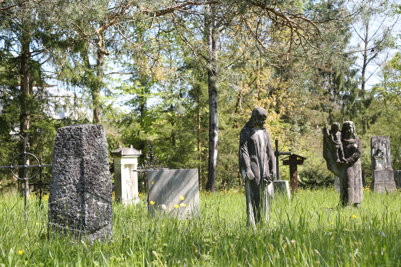 Museumswiese erhaltenswerter Grabdenkmäler im Luzerner Friedental Friedhof. (Foto: Peter Lauth)