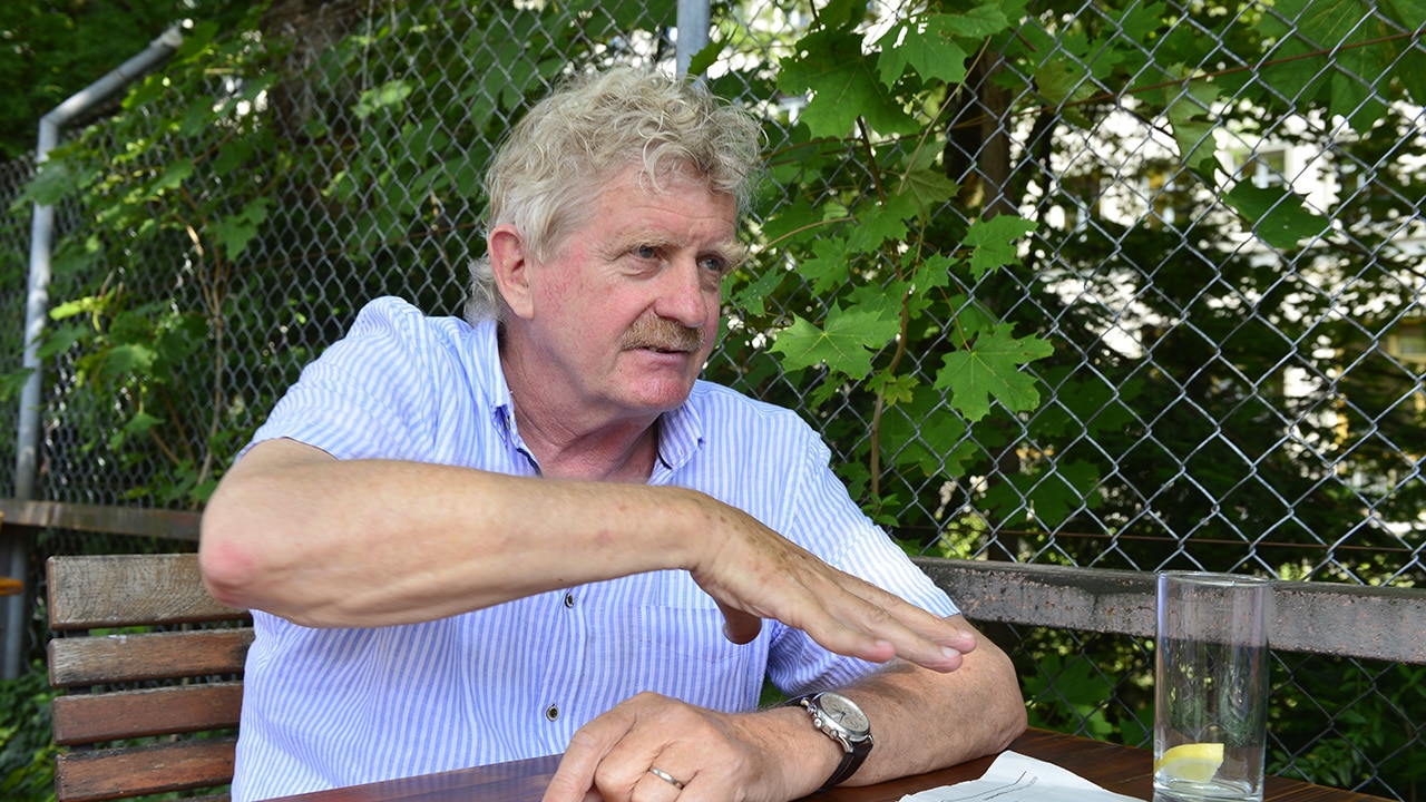 Tony Ettlin, Wortakrobat