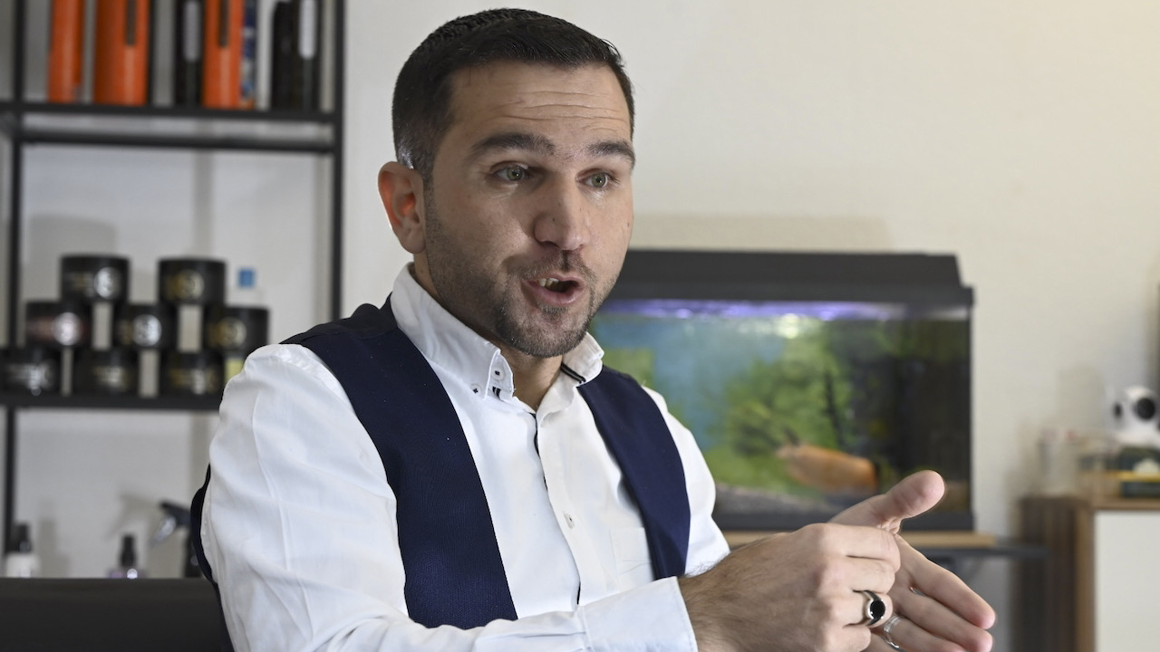 Flüchtling Hussein Darwish, Coiffure, Belp