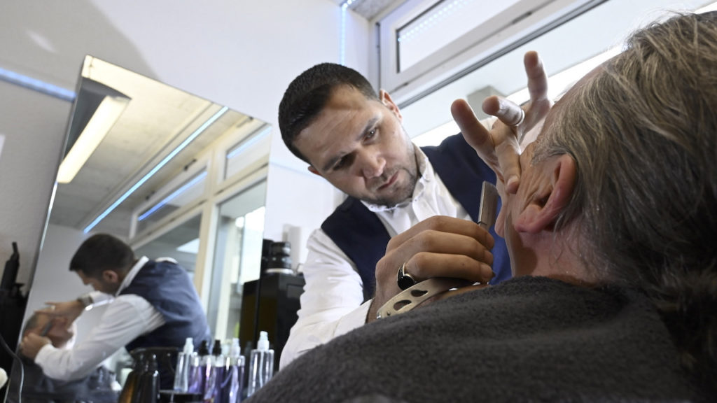 Flüchtling Hussein Darwish, Coiffure, Belp