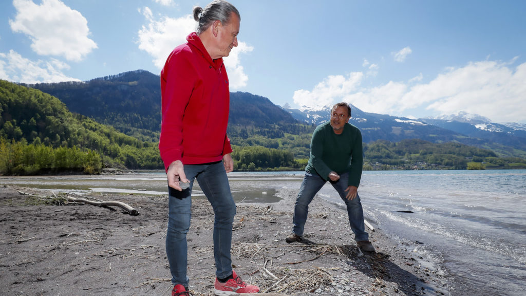Ueli Hiltpold (r.) und DeinAdieu-Autor am Walensee-Ufer.